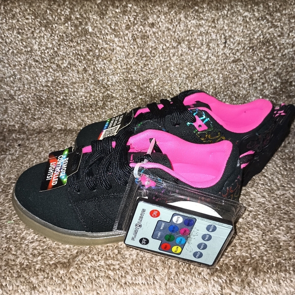 Brand New Girls Flashlight light up shoes - Picture 3 of 5